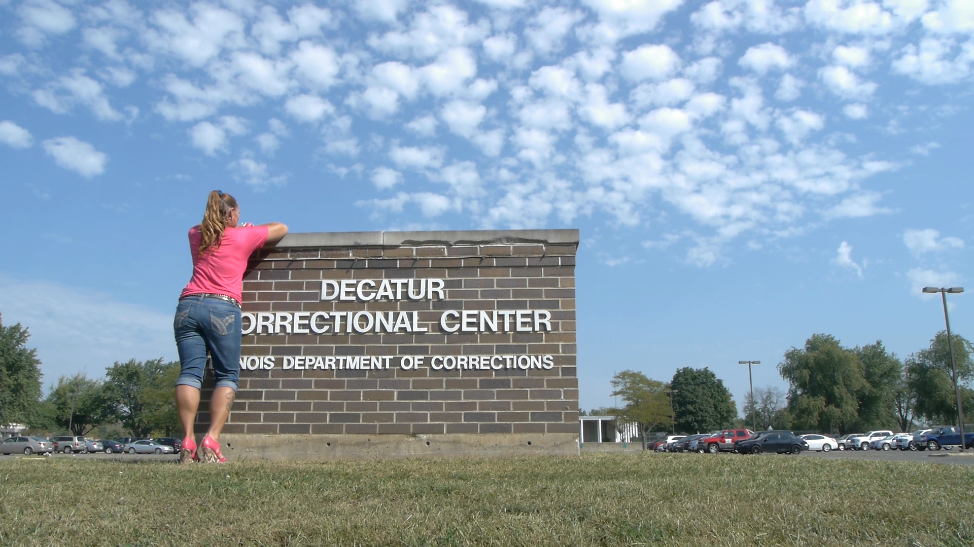 Decatur Prisioners Rauner signs bill giving ex-offenders a shot at success