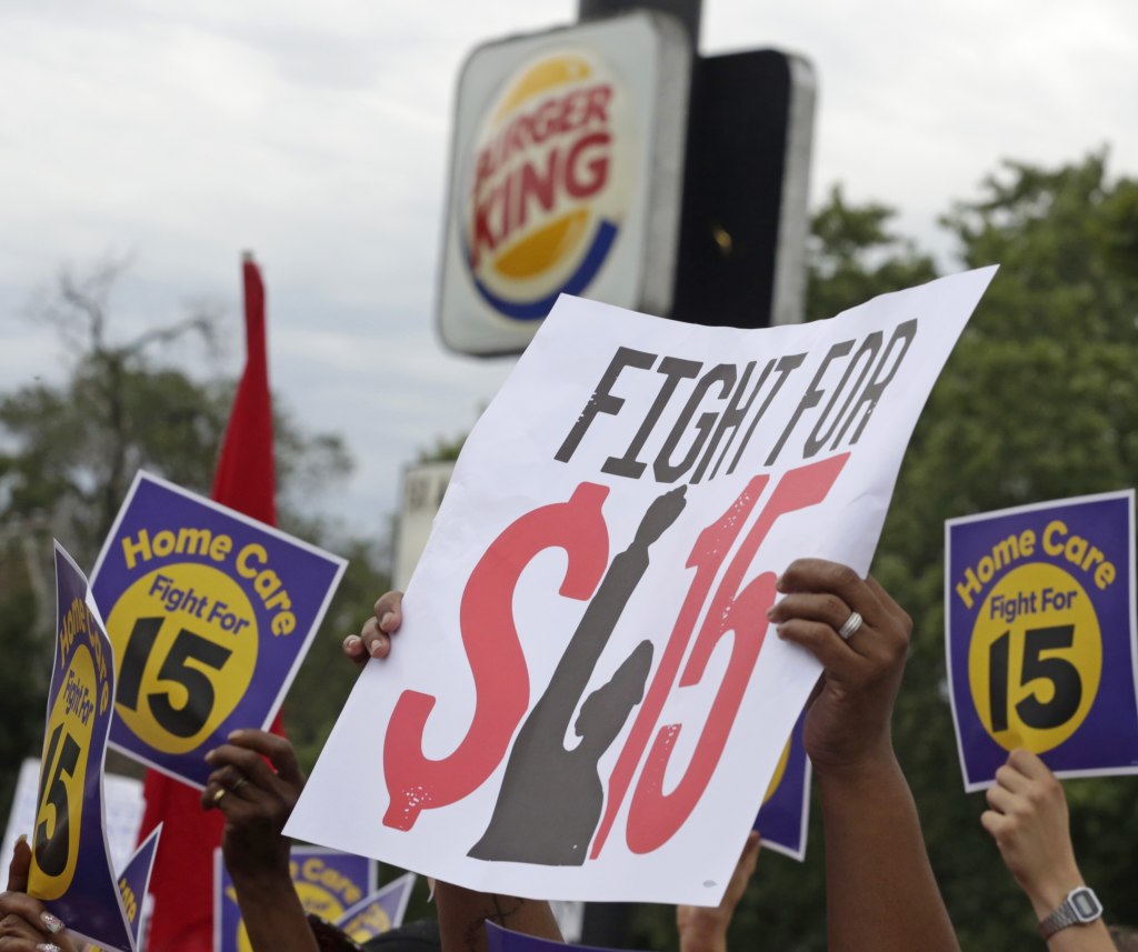 Illinois lawmakers moving toward 15 per hour minimum wage