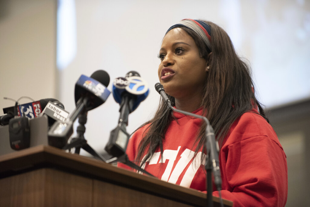 Chicago Teachers Union lauds failing community school, wants 180 more