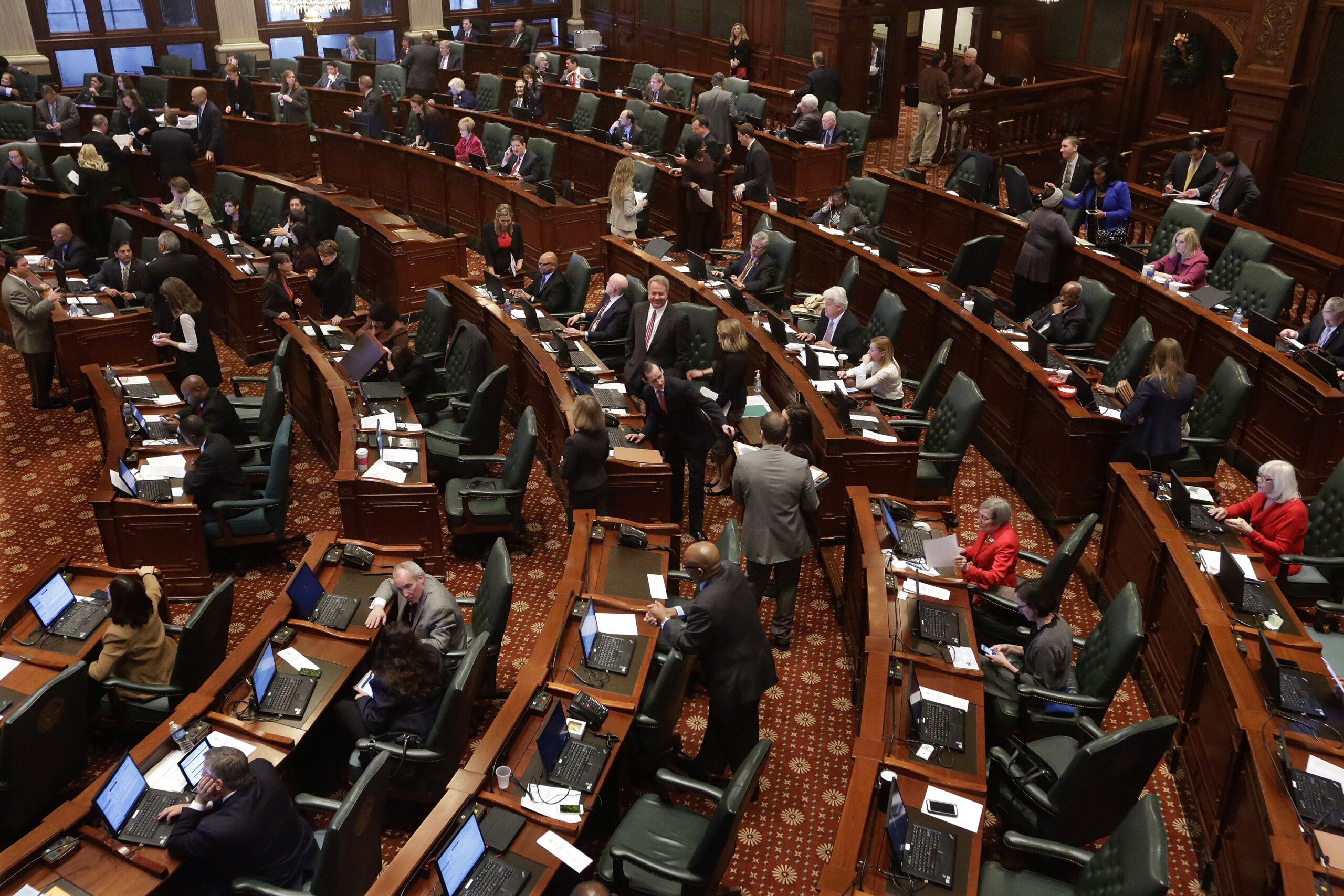 Illinois lawmakers push retirement tax to keep spending more