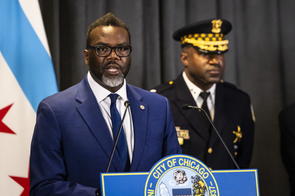 华莱士：芝加哥市长计划通过减少警察来提高城市安全？