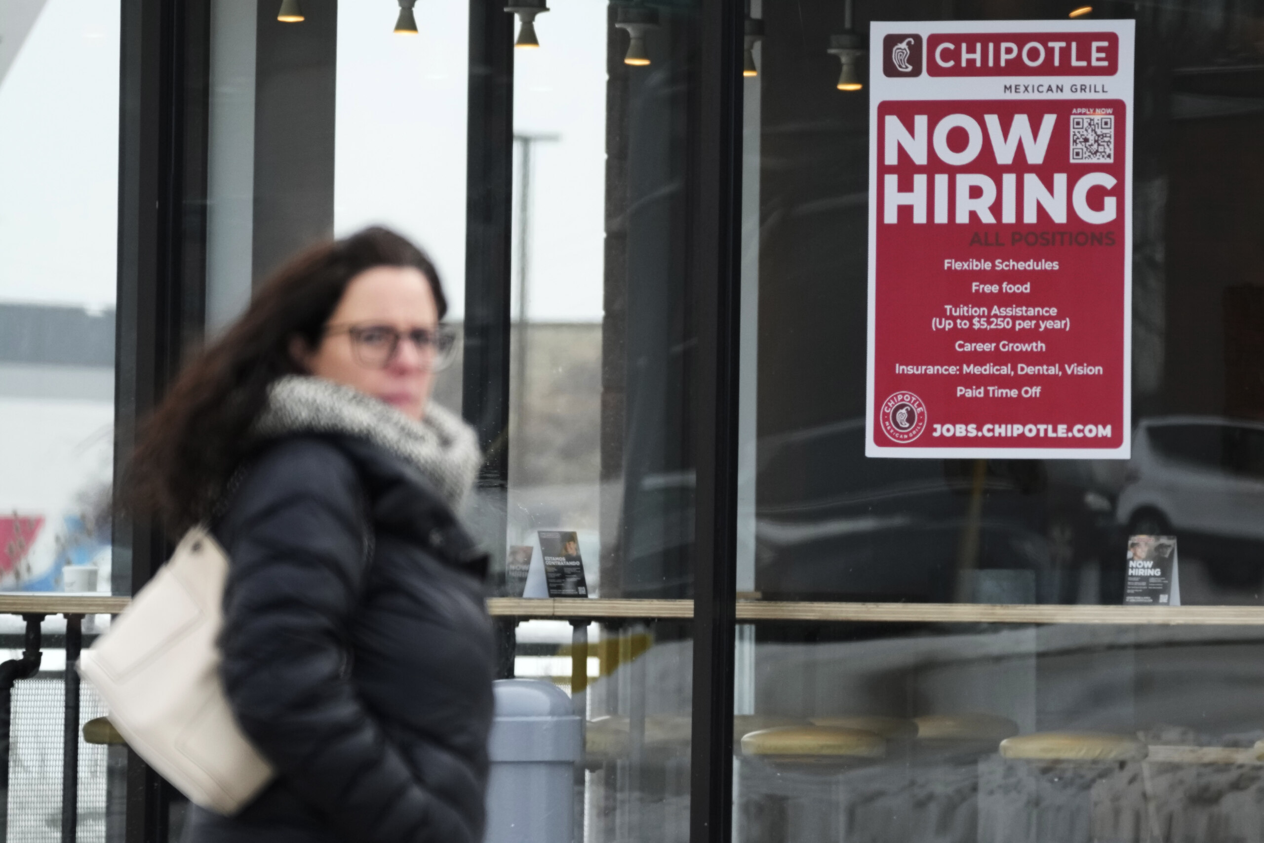 Over 292K Illinoisans remain jobless despite 318K jobs
