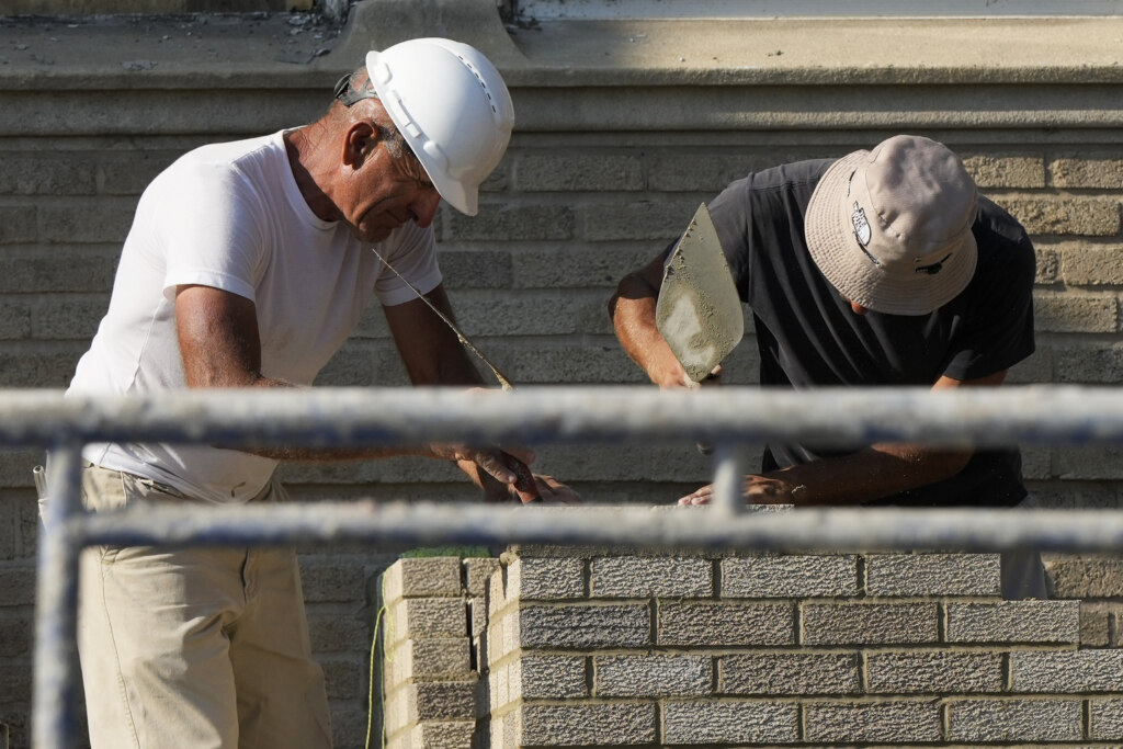 Illinois adds 20,300 jobs in a year, but 301,000 seek work in July