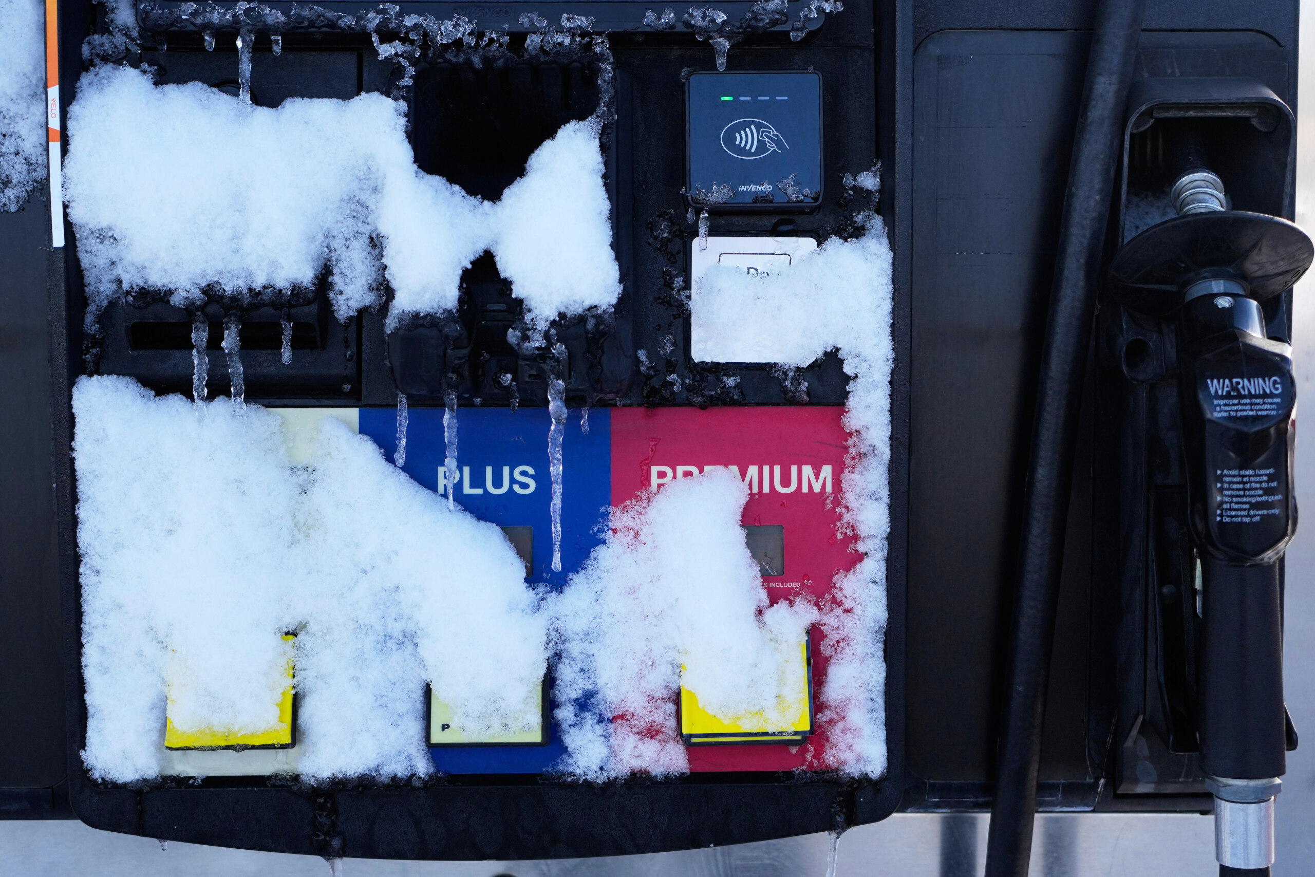 Gassing up in Illinois pricey during record holiday travel